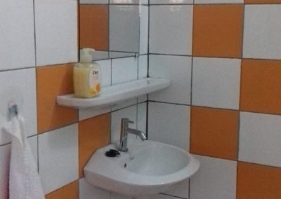 13 TOILETTE ENSEIGNANTS (2)